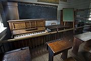 Archivo:19th century classroom, Auckland - 0795