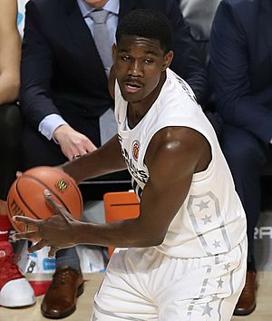 Archivo:20170329 MCDAAG Deandre Ayton on the wing (cropped)