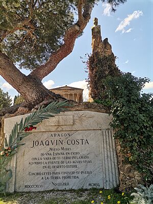 Archivo:20250325 124400 Mausoleo Costa