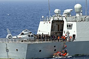 Archivo:Aft-deck of the PLAN frigate Yi Yang (FF 548)