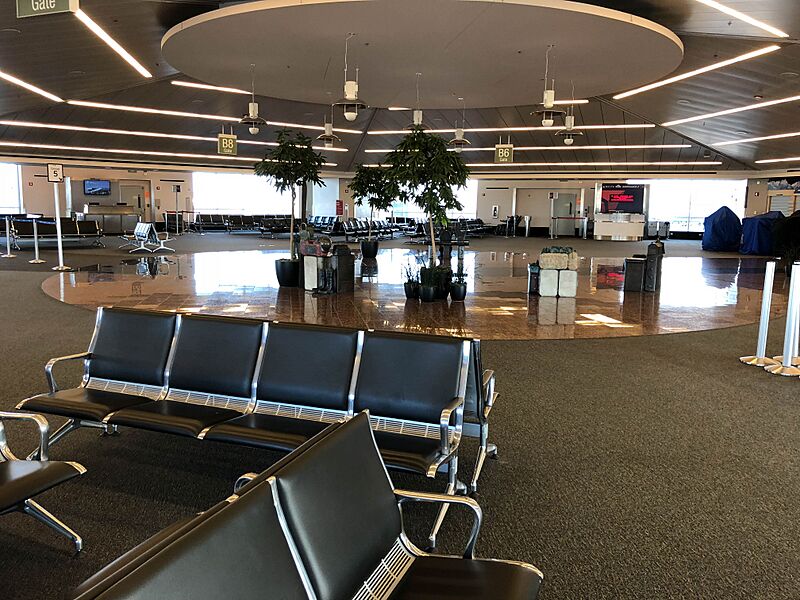 Anchorage airport (28067280178)