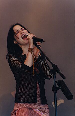 Archivo:Andrea corr glastonbury