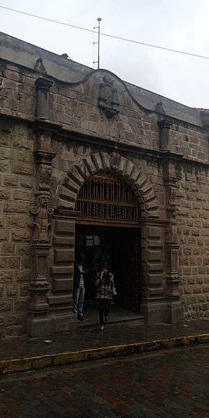 Archivo:Antigua puerta Cine Colon Cusco