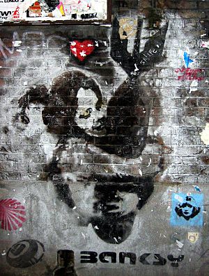 Archivo:Banksy.bomb