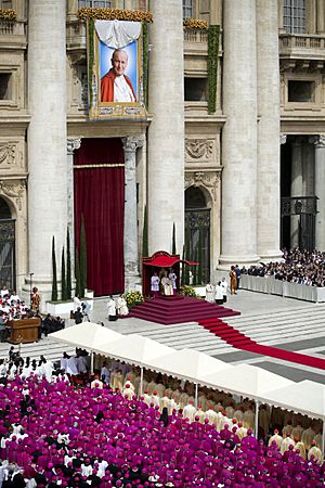 Archivo:Beatification of John Paul II (1)