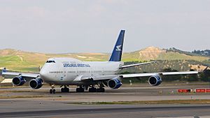 Archivo:Boeing 747-475 - Aerolíneas Argentinas - LV-ALJ - LEMD (1)