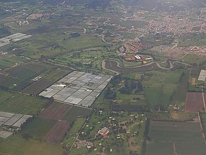 Archivo:Bogotá River - Cota-Bogotá - greenhouses