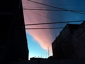 Archivo:Cielo rosa y azul