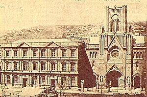 Archivo:Colegio e Iglesia de Los Sagrados Corazones en Valparaíso
