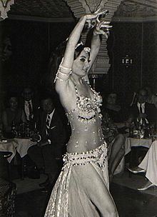 Archivo:Dalilah bailando danza oriental con crótalos