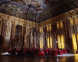 Archivo:Das Dunkle Des Bewusstseins, 1998. Instalación. MUMOK, Viena.
