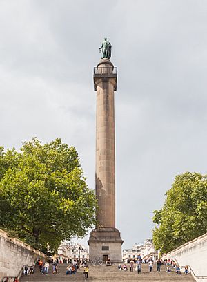Archivo:Escaleras y columna del Duque de York, Londres, Inglaterra, 2014-08-11, DD 187