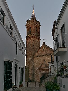 Fachada de la Iglesia del Espíritu Santo (Fuenteheridos).jpg