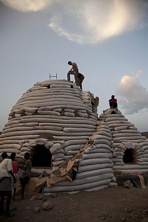 Archivo:Flickr - DVIDSHUB - New eco-dome signals changes for local village (Image 10 of 10)