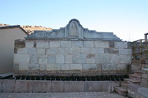Archivo:Fuente de los Caños, Bijuesca, España2