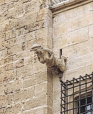 Archivo:Gárgola de la fachada de la Almoina de la catedral de santa María de Valencia.