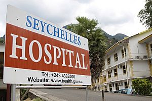 Archivo:Hospital sign in Seychelles