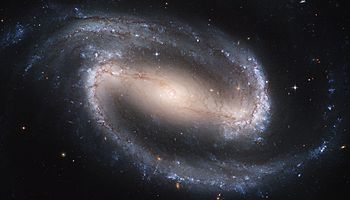 Archivo:Hubble2005-01-barred-spiral-galaxy-NGC1300