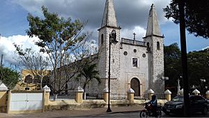 Archivo:Iglesia Católica San Juan Valladolid Yucatán