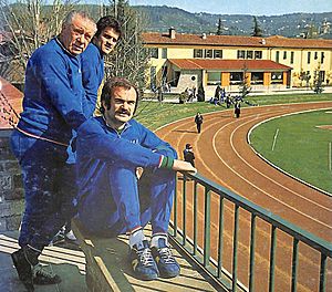 Archivo:Italy Team (Coverciano, 1974) - S. Mazzola, F. Valcareggi, F. Capello