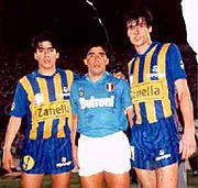 Archivo:Jorge Díaz, Maradona y Galloni