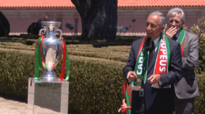 Archivo:Marcelo Rebelo de Sousa recebe os Campeões Europeus de Futebol em Belém (2016-07-11)