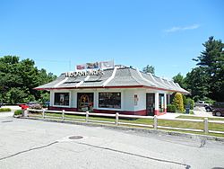 McDonalds, Pinardville NH.jpg