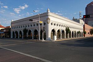 Archivo:Occidental Life Building Albuquerque 2012
