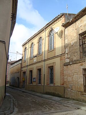Archivo:Piñel de Arriba, casa consistorial 02