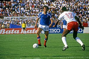 Archivo:Platini vs canada
