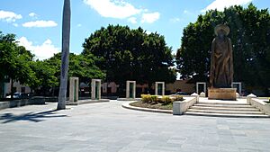 Archivo:Plaza Revolución del Sur