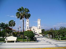 Plaza de armas de Olmos - panoramio.jpg