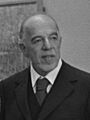 Prins Bernhard reikt Erasmusprijs uit in Van Goghmuseum aan Sir Ernst Gombrich en jhr. W. Sandberg, Bestanddeelnr 928-1609 (cropped)