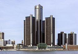 Renaissance Center, Detroit, Michigan from S 2014-12-07.jpg