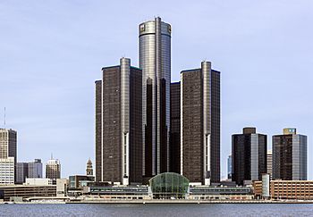 Archivo:Renaissance Center, Detroit, Michigan from S 2014-12-07