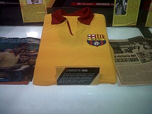 Archivo:SageoEG - BarcelonaSC Museo - camiseta 1966