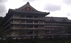 Archivo:Tenri University (2)