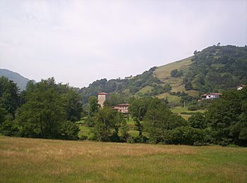 Archivo:TorreVillanueva Asturias con palacio anexo