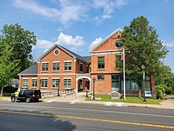 Town Hall, New Hartford CT.jpg