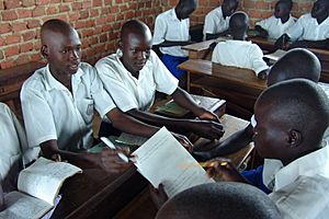 Archivo:Uganda students