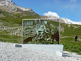 Archivo:Valloire Stèle Marco Pantani