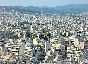 Archivo:Vista panorámica de la ciudad del Pireo y parte de Atenas desde la colina de Kastella.