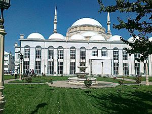 Archivo:Джума мечеть Махачкалы