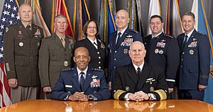 Archivo:2024 Joint Chiefs of Staff members pose for a photo inside the Pentagon, USA on 14 November 2024 (cropped)