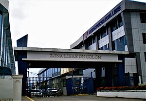 Archivo:Acceso a la Zona Libre de Colón