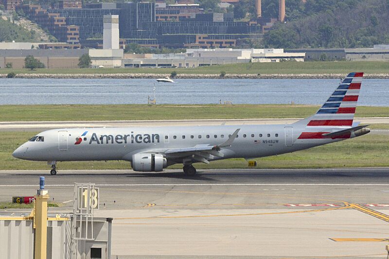 American E190 at DCA