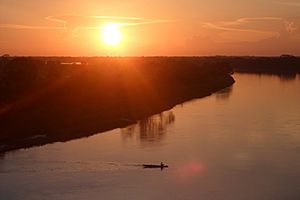 Archivo:Atardecer desde el el Río Grande de La Magdalena