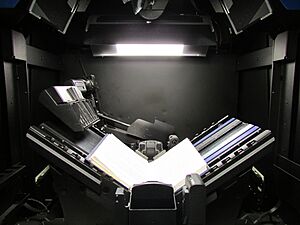 Archivo:BNCL - Laboratorio de Digitalización (Escaner Kirtas) - Detalle 05