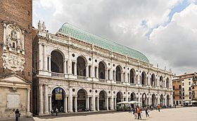 Archivo:Basilica Palladiana (Vicenza) - facade on Piazza dei signori