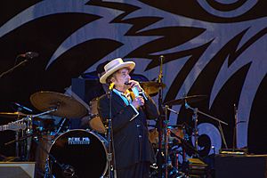 Archivo:Bob Dylan Finsbury Park London 2011